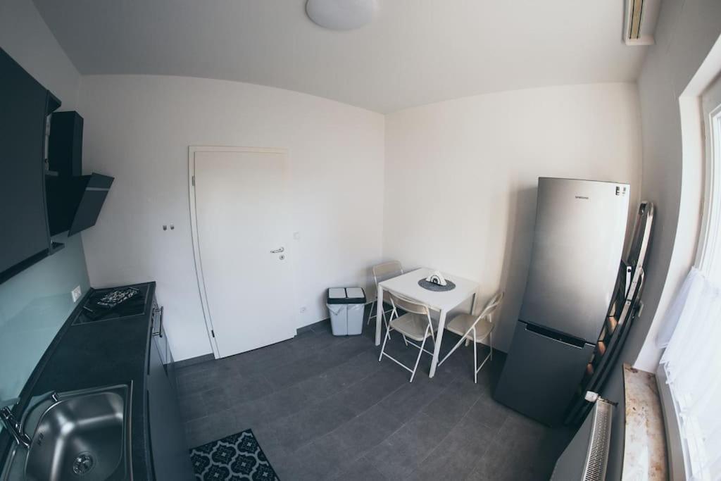 Wunderschoene Neue 3,5 Zimmerwohnung Naehe Kassel Bis 4 Erwachsene 3 Kinder Fuldatal Dış mekan fotoğraf